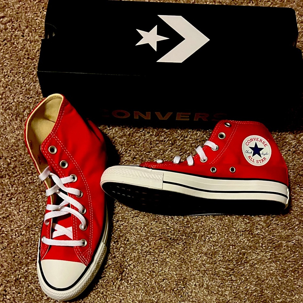 Ladies Vintage Converse HighTops.